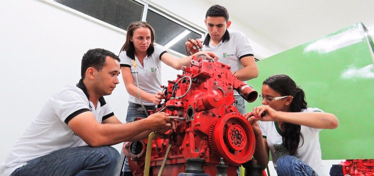 Alunos do curso de Manutencao Automotiva do campus de Tabuleiro do Norte - foto_Jonathan Farias