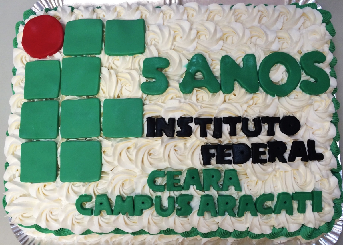 Bolo de aniversário pelos cinco anos do campus de Aracati