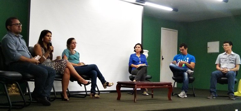 Mesa redonda sobre ensino técnico e profissionalizante