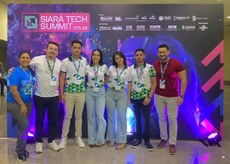 Professores José Olinda (camisa branca, da esquerda para a direita),Denilson Souza (camisa vermelha) e alguns dos alunos do IFCE Cedro no Siará Tech Summit