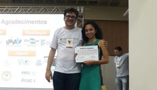 Flaviana recebeu o certificado de menção honrosa.