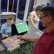 Na imagem, a comunidade acadêmica utilizando os serviços da biblioteca. (foto: Herlon Diógenes)