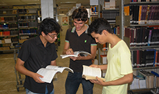 Estudantes dedicam horas diárias aos estudos. (Foto: Rafael Oliveira)