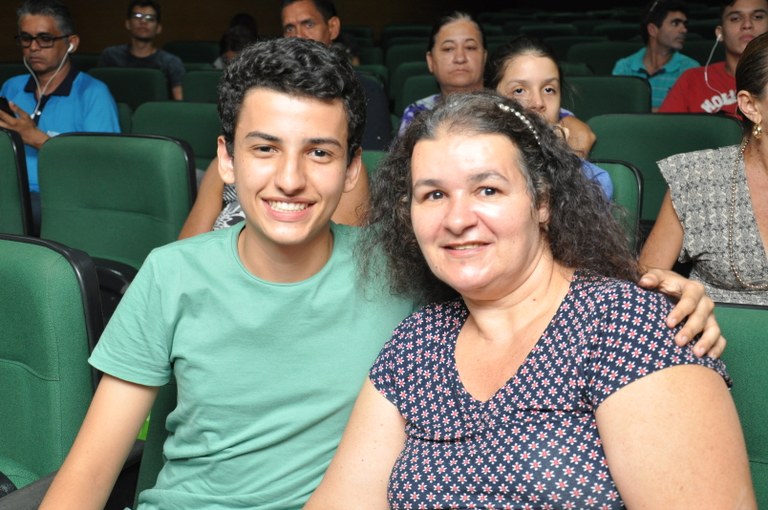 Encontro de Pais- Pedro Henrique Linhares de Araújo (Edificações) e mãe Macilândia de Araújo- Foto Ellen Monteiro.jpg