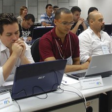 Servidores se reúnem durante uma semana. (Foto: Gabriella Maciel).