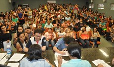 Auditório do campus de Limoeiro lotado para a chamada da lista de espera do Sisu 2018.1