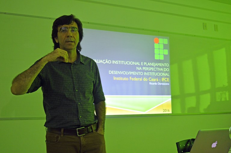 Professor Ricardo Damasceno do campus do Crato