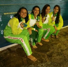 Miriã, Ana Karoline , Rafaela e Roberta ganharam o ouro no revezamento 4x50m livre