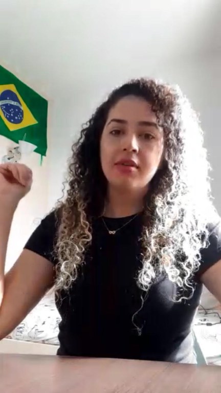 Aluna Karoline Teixeira, do campus Maracanaú, em vídeo direto da França, onde faz intercâmbio acadêmico