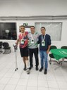 Edson Henrique (ao centro) foi campeão no xadrez