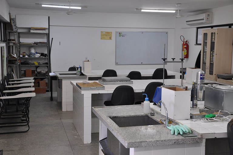 Laboratórios de Materiais de Construção, Topografia e Construção Civil