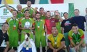 Jogadores comemoram a medalha de ouro no futsal