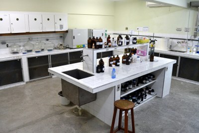 Lab Analise Fisico-Quimica - LAAE.JPG