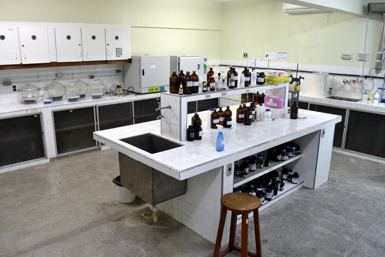 Lab Analise Fisico-Quimica - LAAE.JPG