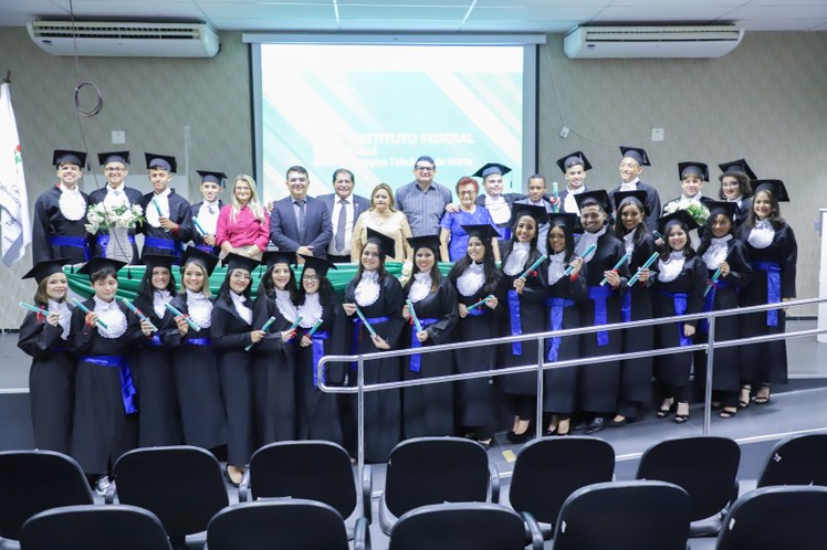 Solenidade de formatura dos cursos técnicos de Manutenção Automotiva e Petróleo e Gás