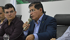 Professor Virgílio Araripe durante aula inaugural do curso técnico em Administração (Foto: Arquivo)