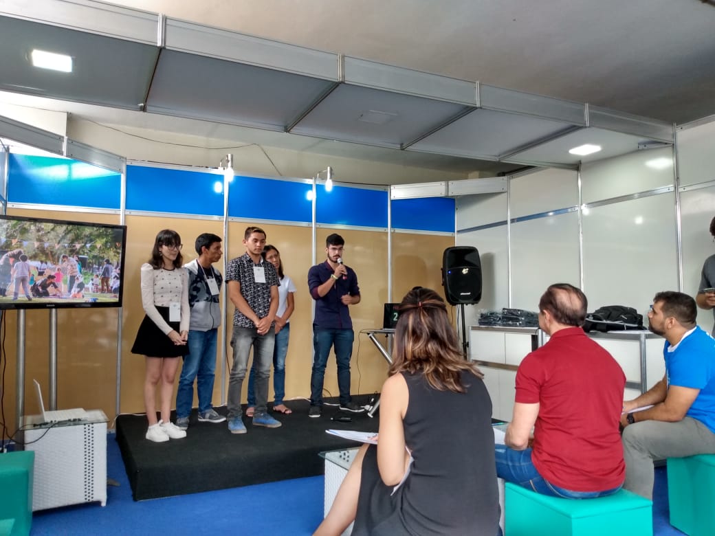 Estudantes fazem apresentação no evento