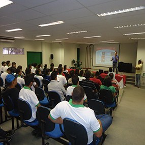 Palestra sobre educação no trânsito. Imagem: Vagner Liberato