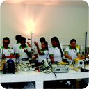 Alunos no laboratório