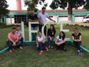 Alunos que estão participando do Programa de Aprendizagem do Sebrae no jardim do campus de Ubajara