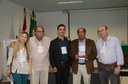 Da esquerda para a direita: Lucivânia Sousa (Psicóloga Social), Reginaldo Eufrásio Oliveira (filho do homenageado), Augusto Henrique Eufrásio (presidente da UNEU), professor Agamenon Eufrásio Oliveira (UFRJ) e professor Pedro Queiroz (UVA).